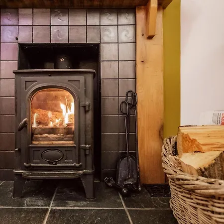 Travel Fox Cottages- Swimming Lake, Bbq Hut, Games Area - Alton Towers Froghall Exterior photo