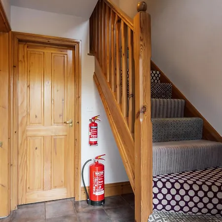 Travel Fox Cottages- Swimming Lake, Bbq Hut, Games Area - Alton Towers Froghall Exterior photo