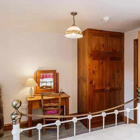 Travel Fox Cottages- Swimming Lake, Bbq Hut, Games Area - Alton Towers Froghall Exterior photo