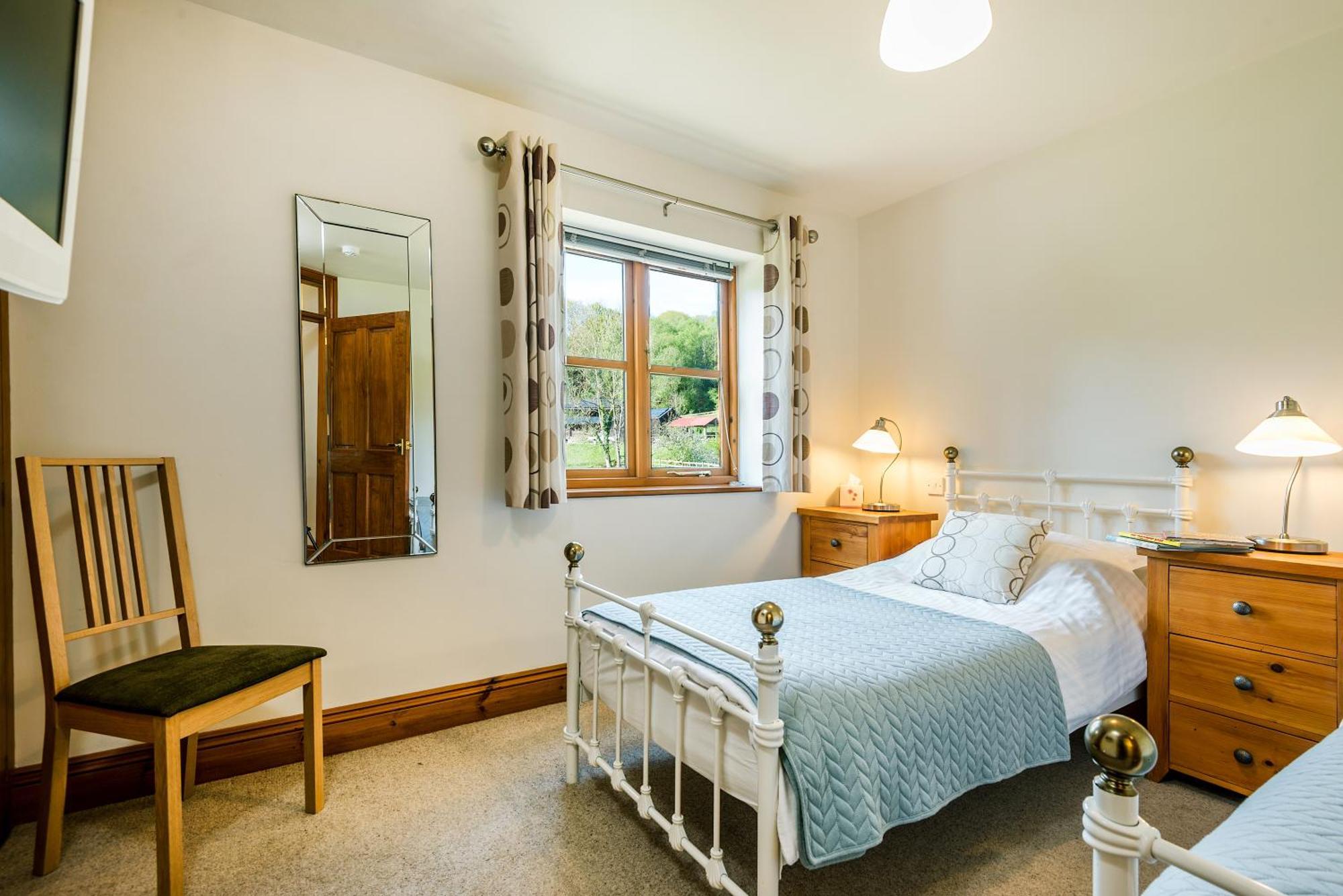 Travel Fox Cottages- Swimming Lake, Bbq Hut, Games Area - Alton Towers Froghall