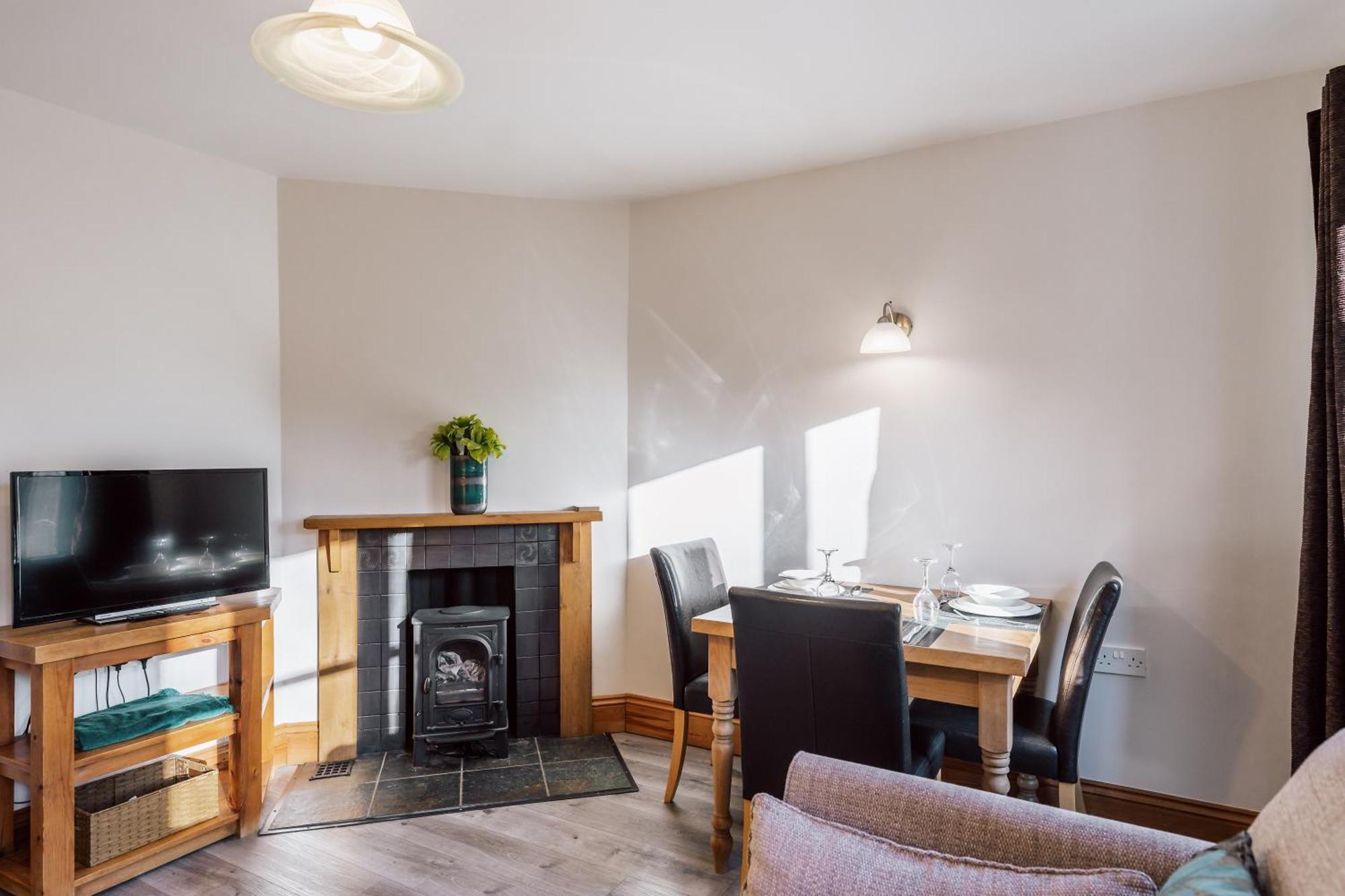 Ferienhaus Travel Fox Cottages- Swimming Lake, Bbq Hut, Games Area - Alton Towers Froghall