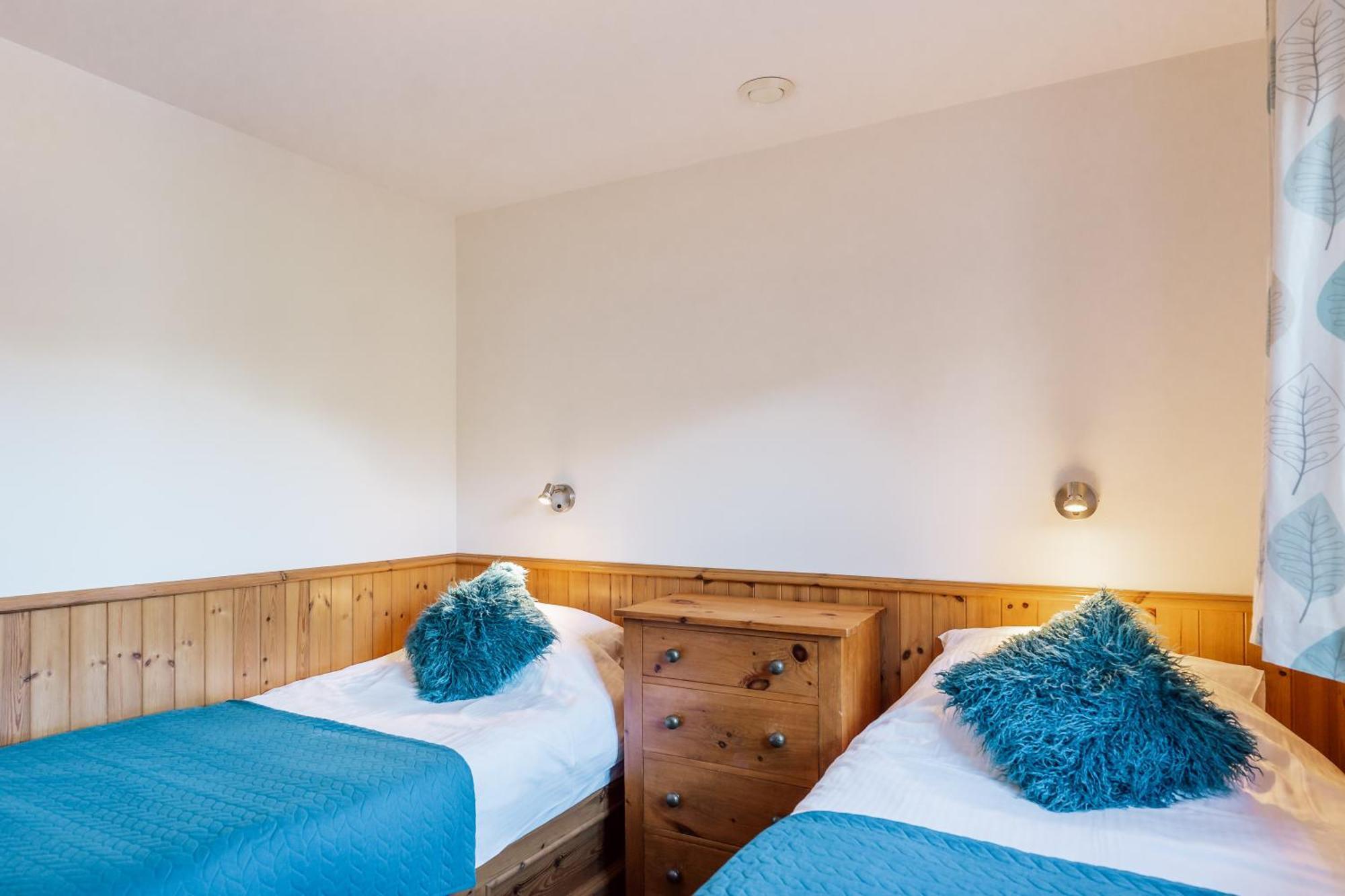 Travel Fox Cottages- Swimming Lake, Bbq Hut, Games Area - Alton Towers Froghall