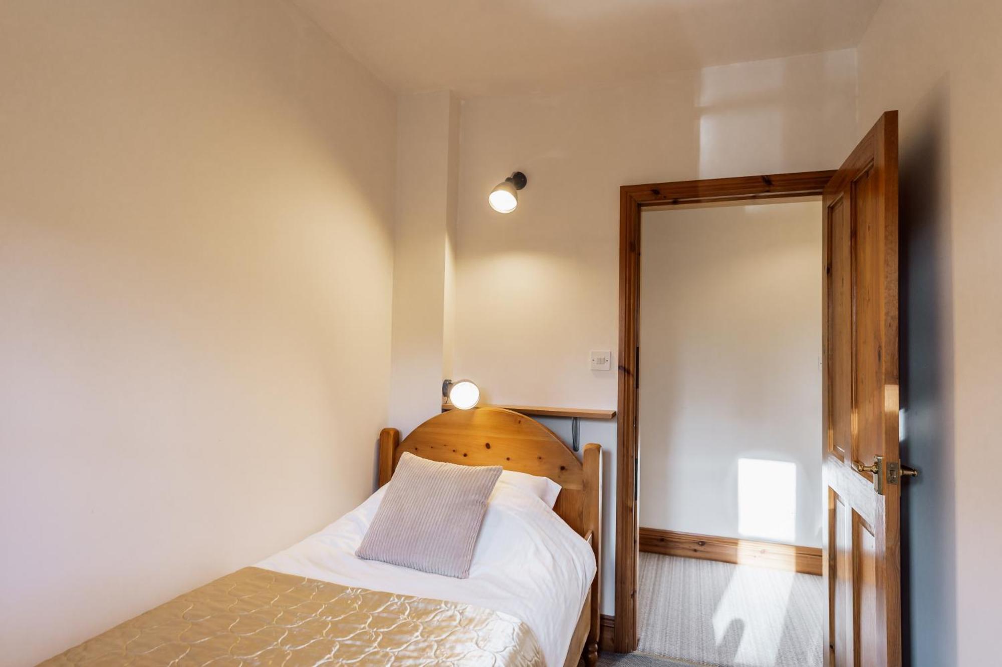 Travel Fox Cottages- Swimming Lake, Bbq Hut, Games Area - Alton Towers