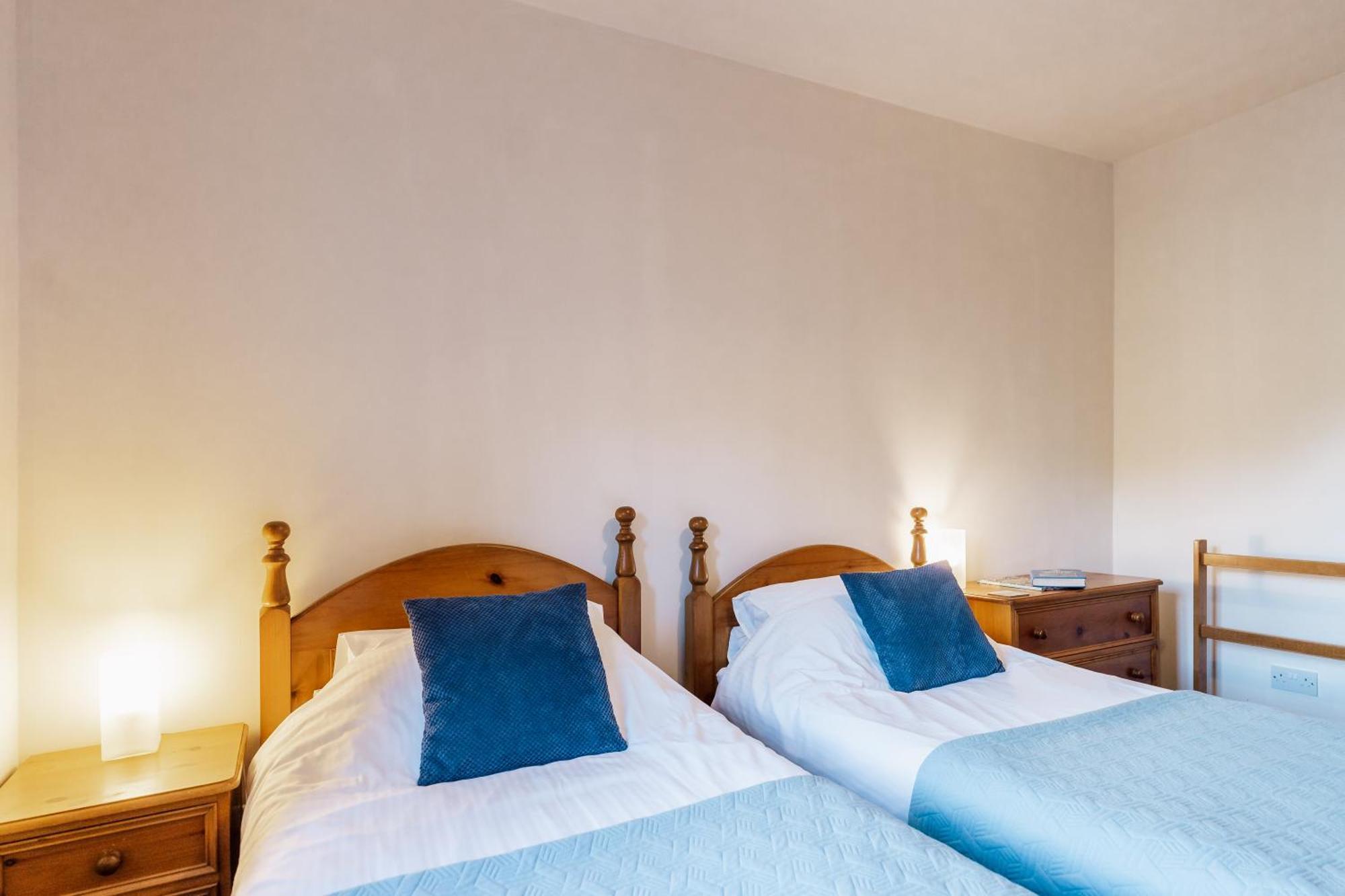 Travel Fox Cottages- Swimming Lake, Bbq Hut, Games Area - Alton Towers Froghall
