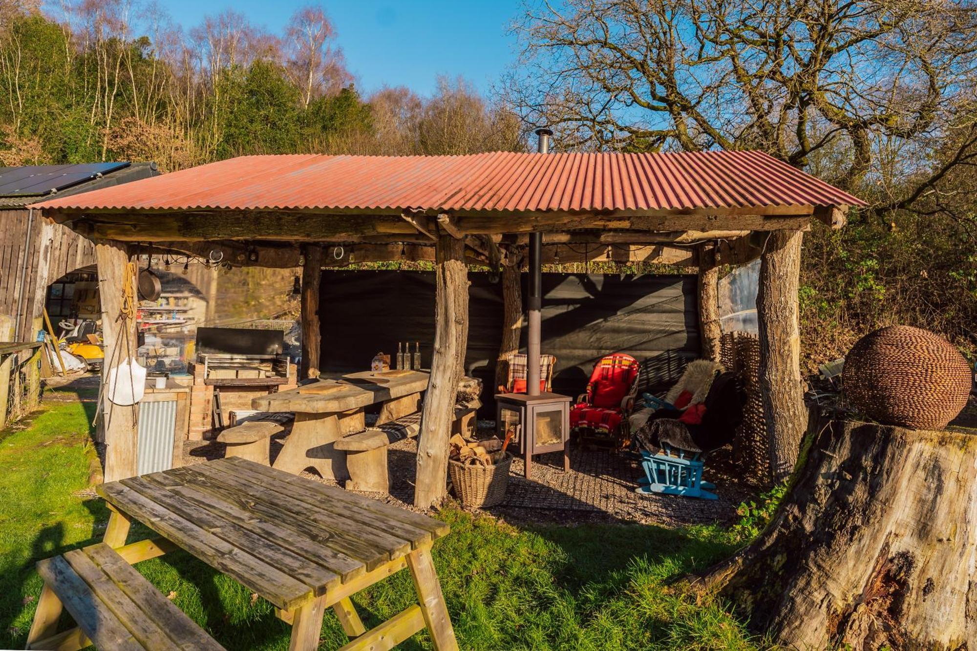 Travel Fox Cottages- Swimming Lake, Bbq Hut, Games Area - Alton Towers * Froghall