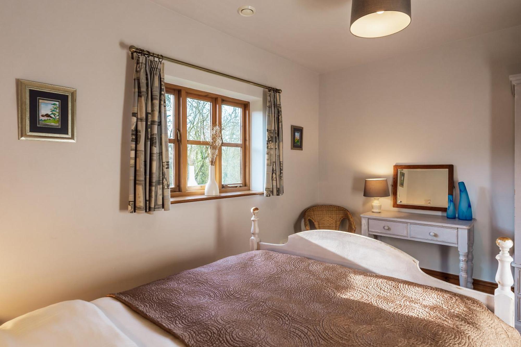 Travel Fox Cottages- Swimming Lake, Bbq Hut, Games Area - Alton Towers *
