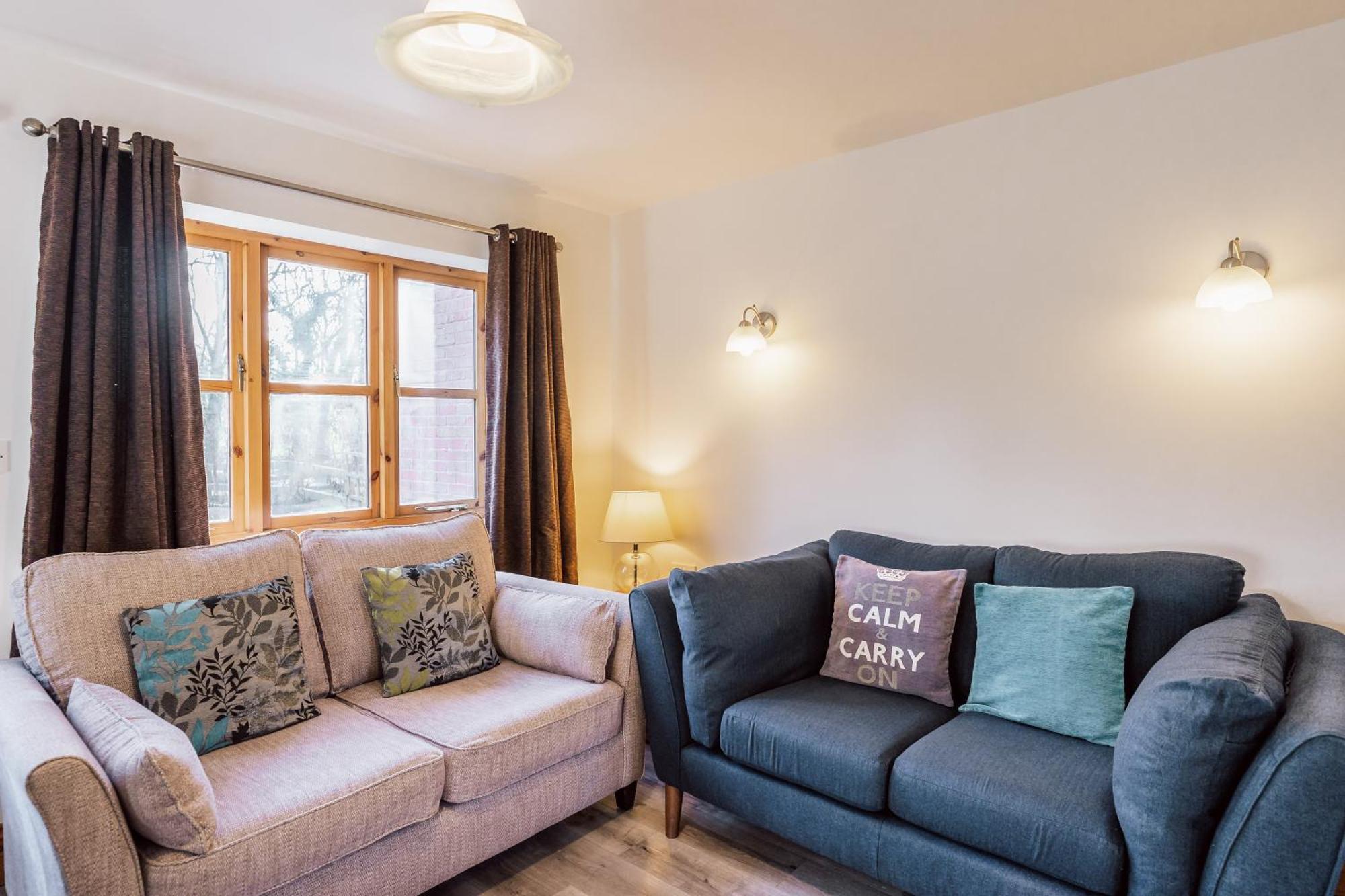 Travel Fox Cottages- Swimming Lake, Bbq Hut, Games Area - Alton Towers