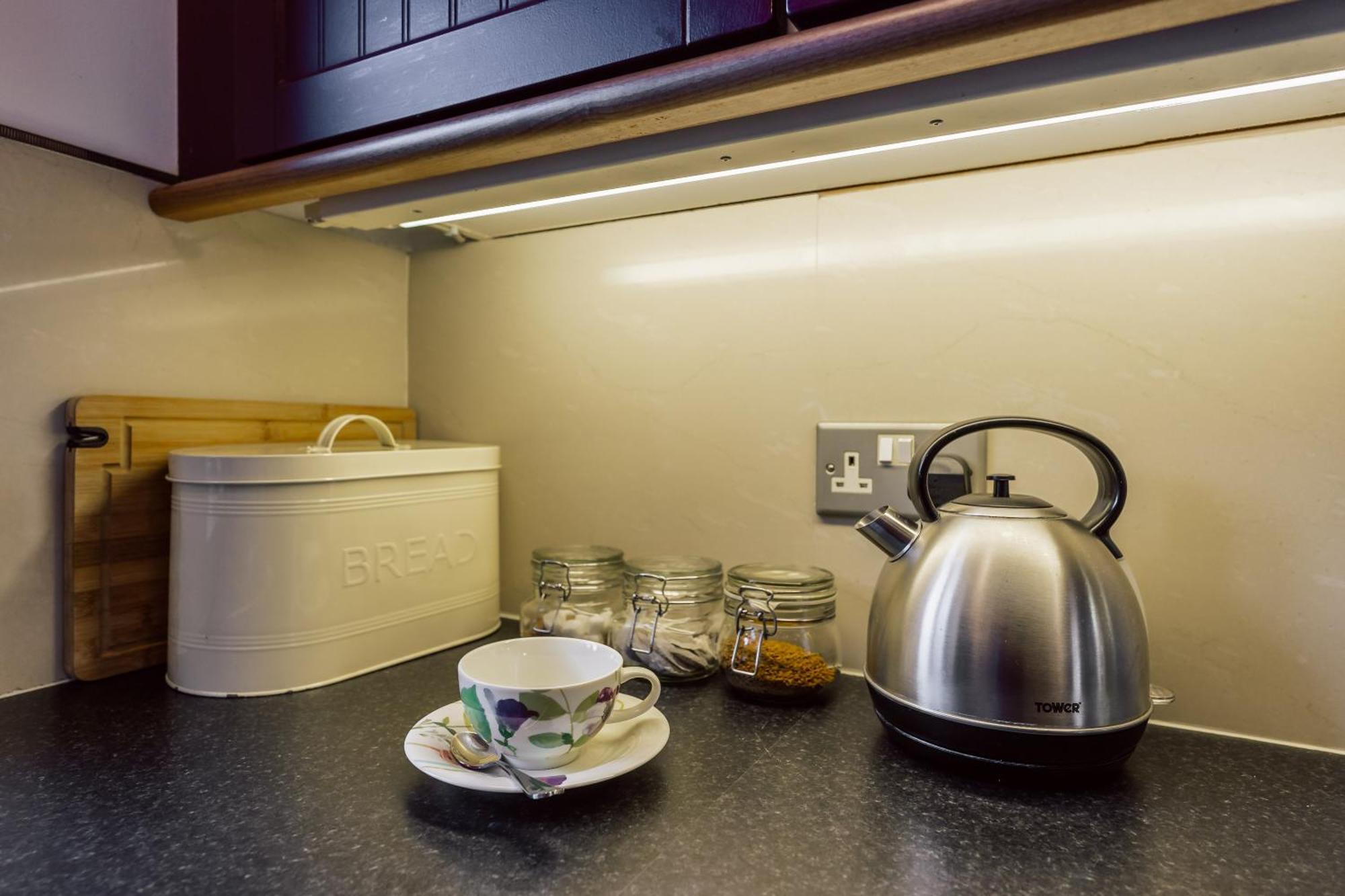 Travel Fox Cottages- Swimming Lake, Bbq Hut, Games Area - Alton Towers *