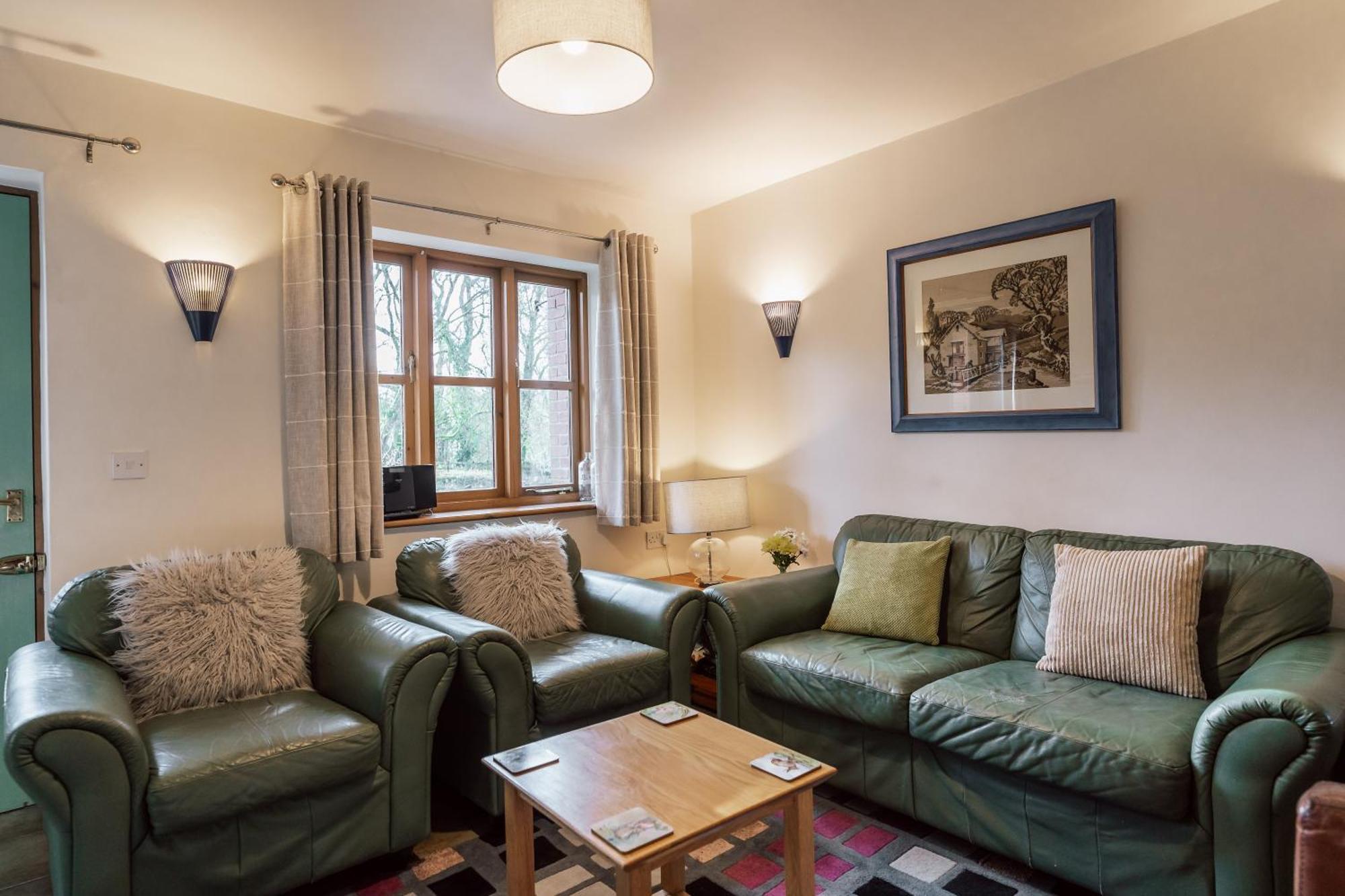 Travel Fox Cottages- Swimming Lake, Bbq Hut, Games Area - Alton Towers