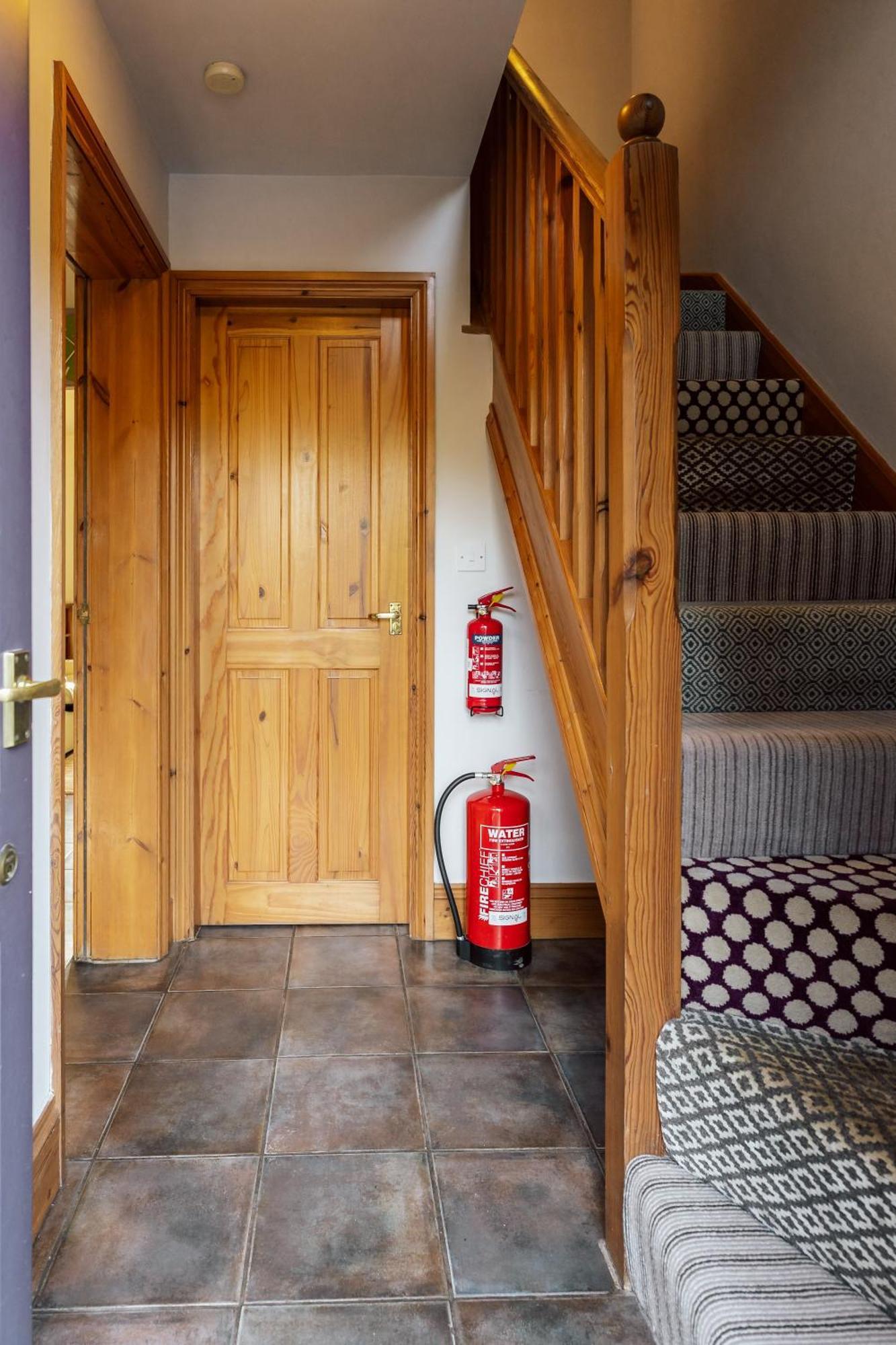 Travel Fox Cottages- Swimming Lake, Bbq Hut, Games Area - Alton Towers Froghall