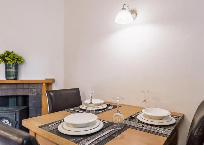 Travel Fox Cottages- Swimming Lake, Bbq Hut, Games Area - Alton Towers