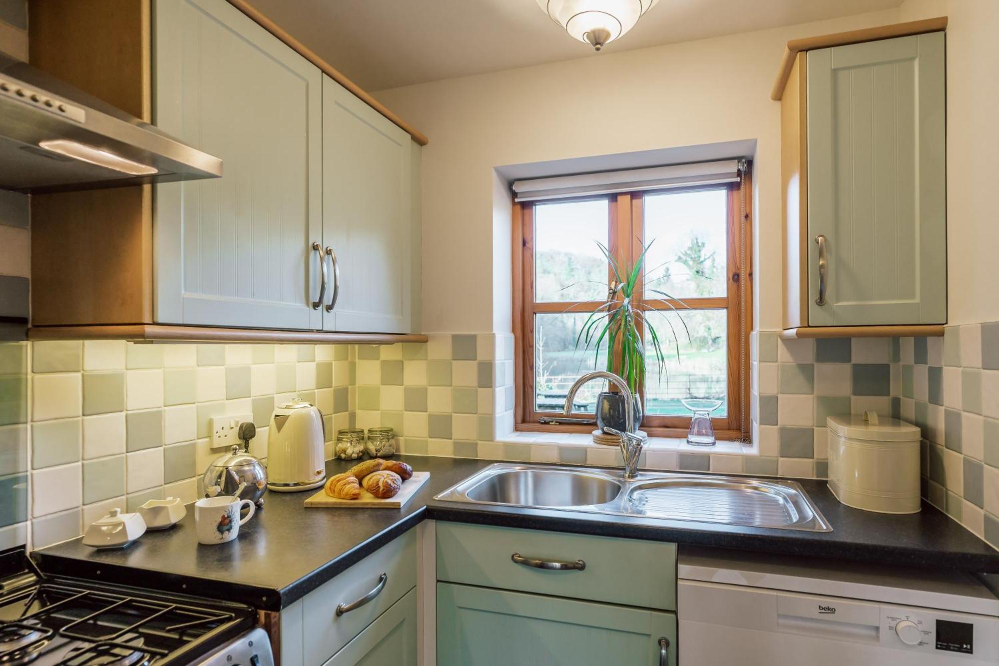 Travel Fox Cottages- Swimming Lake, Bbq Hut, Games Area - Alton Towers * Froghall