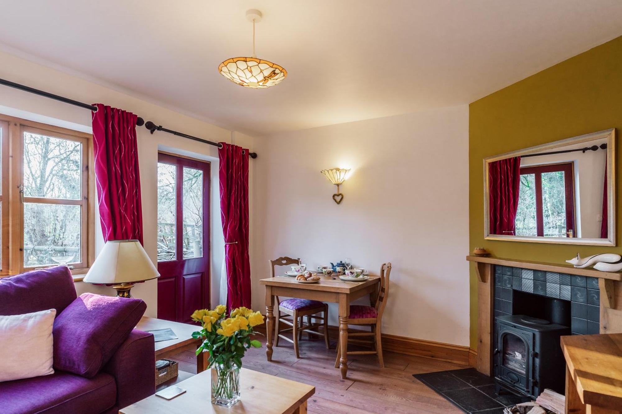 Travel Fox Cottages- Swimming Lake, Bbq Hut, Games Area - Alton Towers