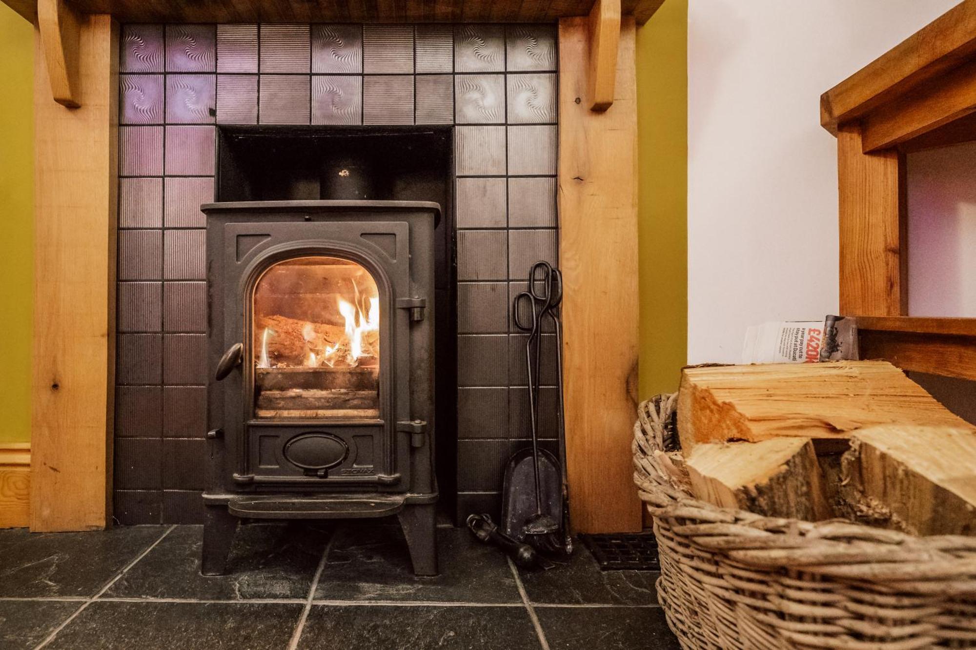 Travel Fox Cottages- Swimming Lake, Bbq Hut, Games Area - Alton Towers Froghall