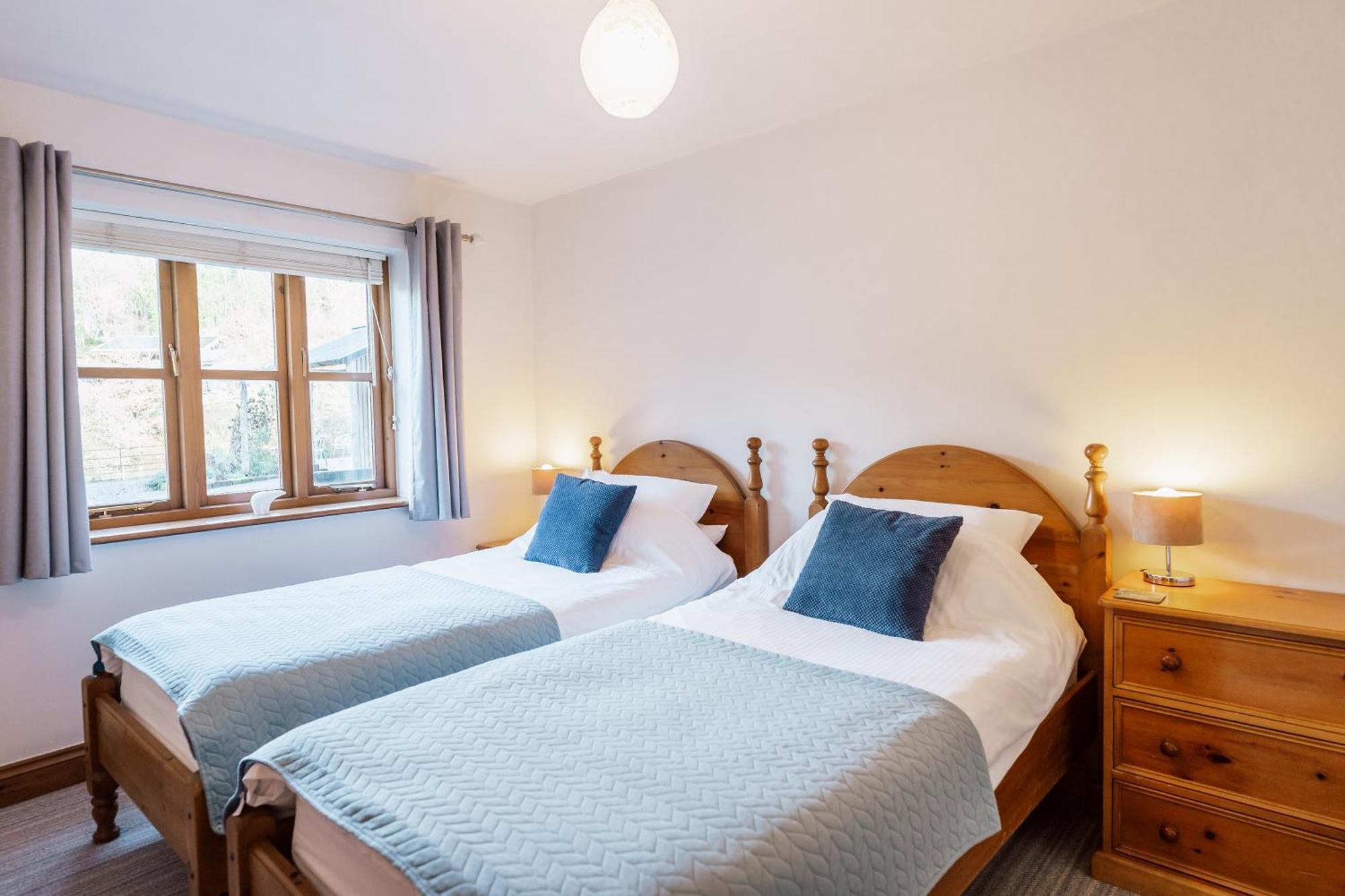Travel Fox Cottages- Swimming Lake, Bbq Hut, Games Area - Alton Towers