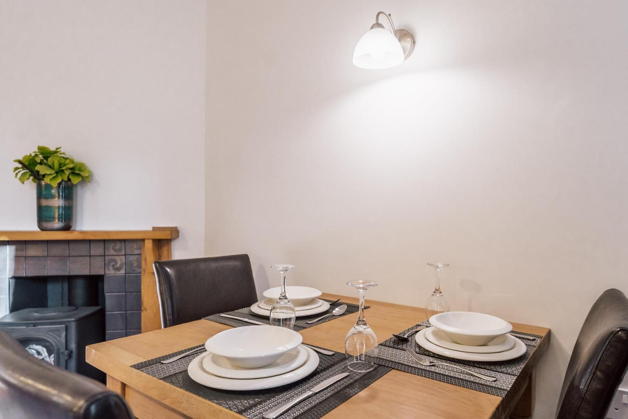 Travel Fox Cottages- Swimming Lake, Bbq Hut, Games Area - Alton Towers *